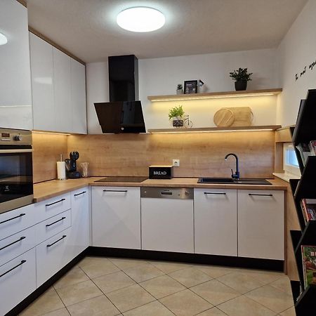 Beautiful Holiday Home "Villa Luka" Kaštel Štafilić Esterno foto