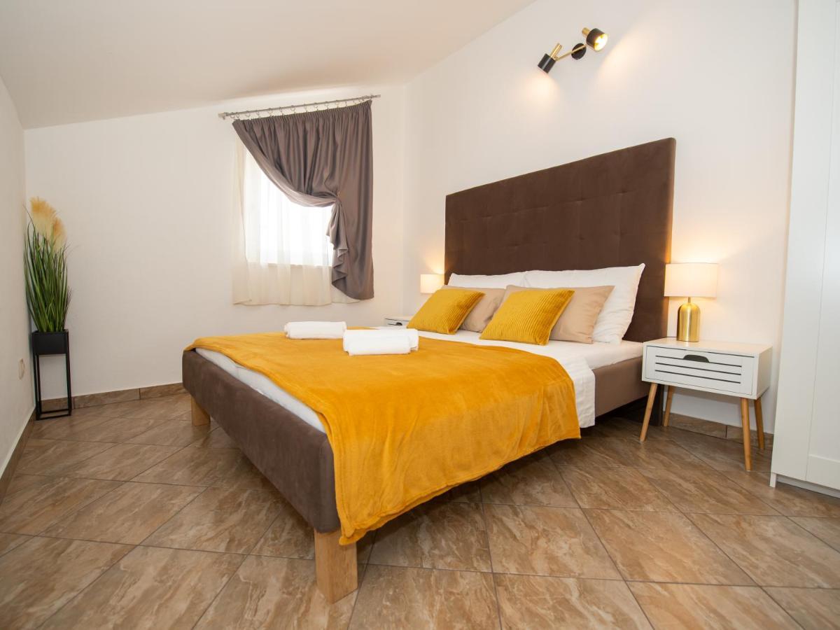 Beautiful Holiday Home "Villa Luka" Kaštel Štafilić Esterno foto