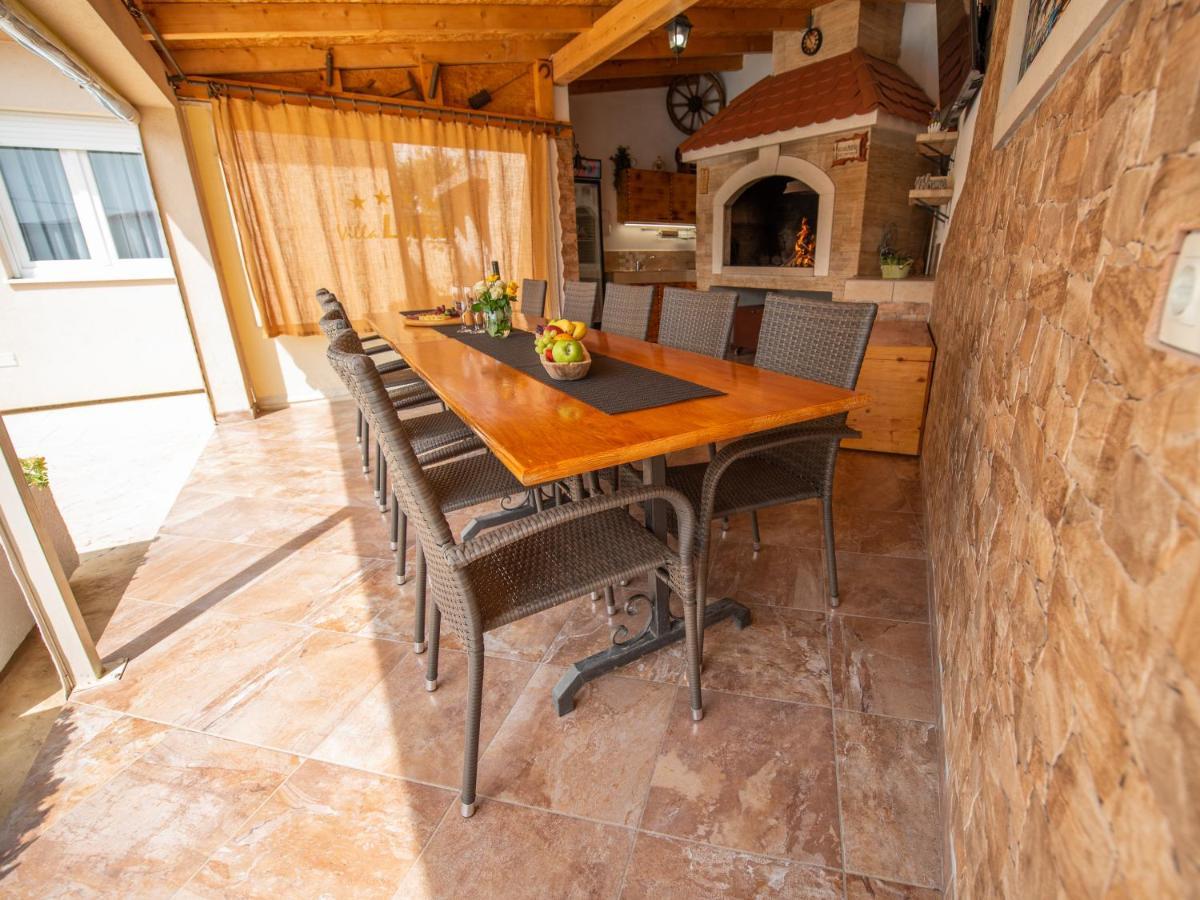 Beautiful Holiday Home "Villa Luka" Kaštel Štafilić Esterno foto