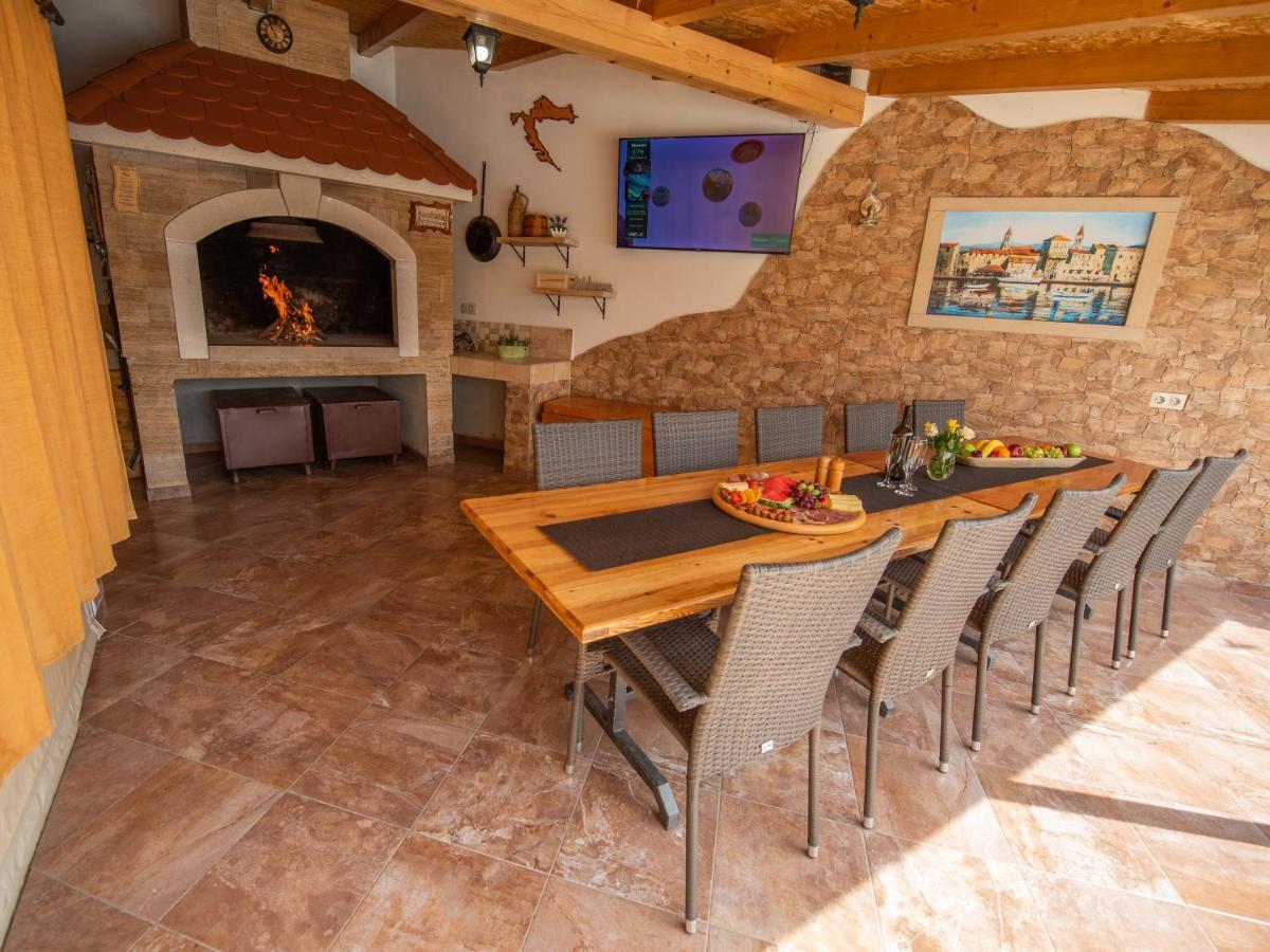 Beautiful Holiday Home "Villa Luka" Kaštel Štafilić Esterno foto
