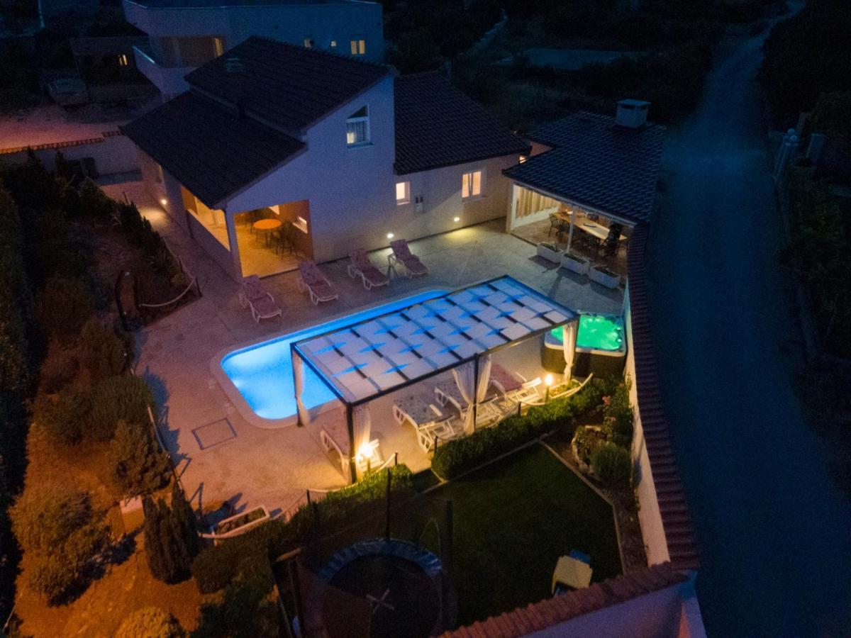 Beautiful Holiday Home "Villa Luka" Kaštel Štafilić Esterno foto