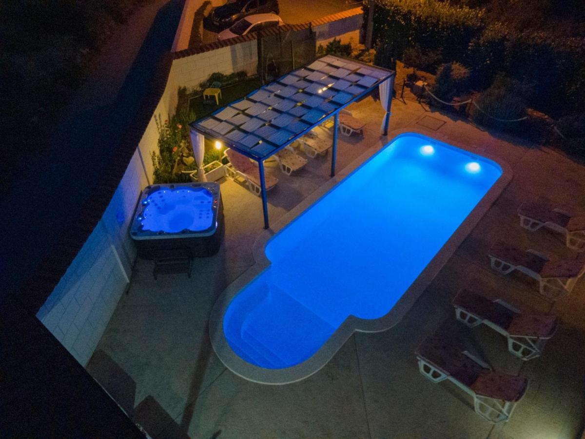 Beautiful Holiday Home "Villa Luka" Kaštel Štafilić Esterno foto
