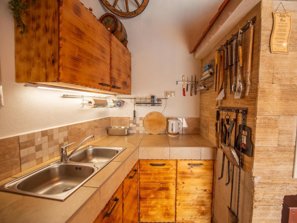Beautiful Holiday Home "Villa Luka" Kaštel Štafilić Esterno foto