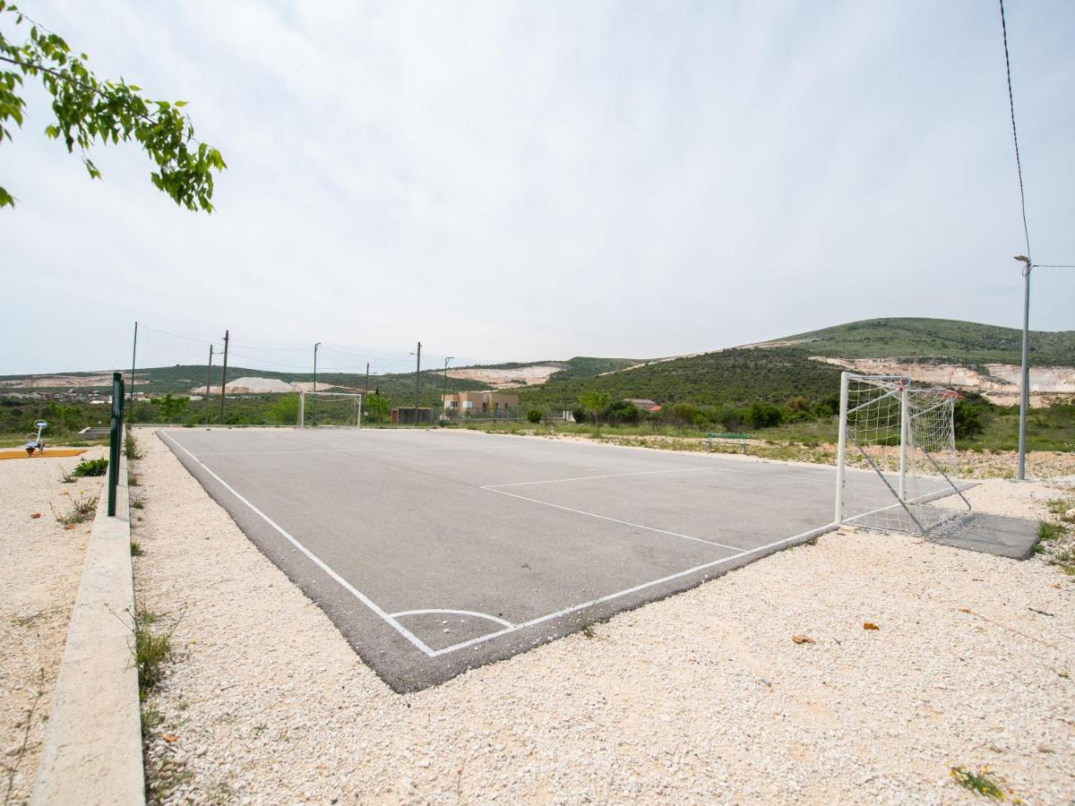 Beautiful Holiday Home "Villa Luka" Kaštel Štafilić Esterno foto