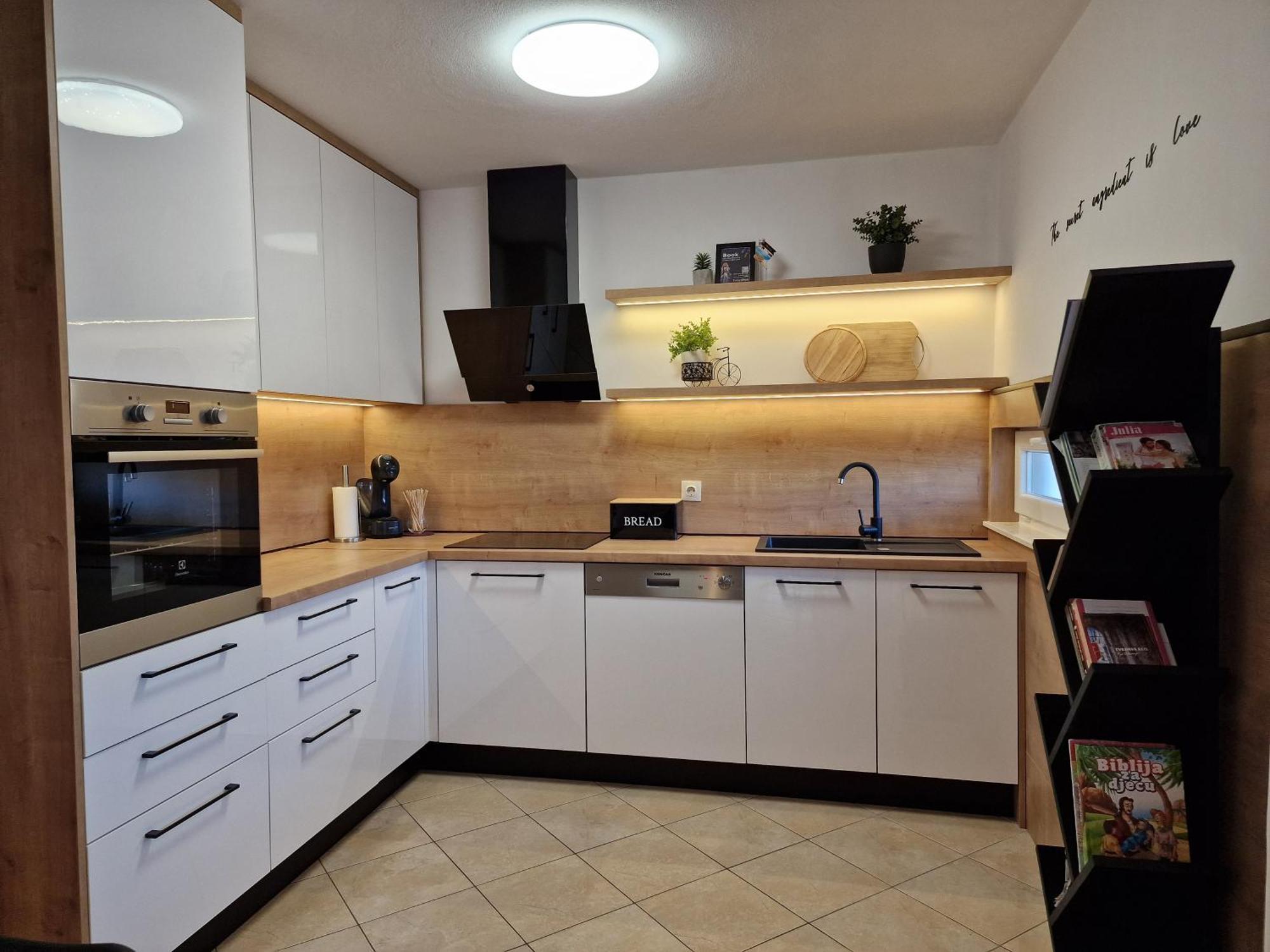 Beautiful Holiday Home "Villa Luka" Kaštel Štafilić Esterno foto