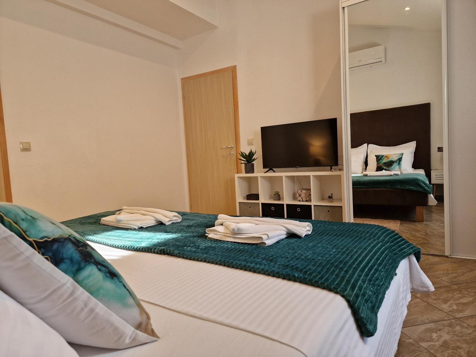 Beautiful Holiday Home "Villa Luka" Kaštel Štafilić Esterno foto