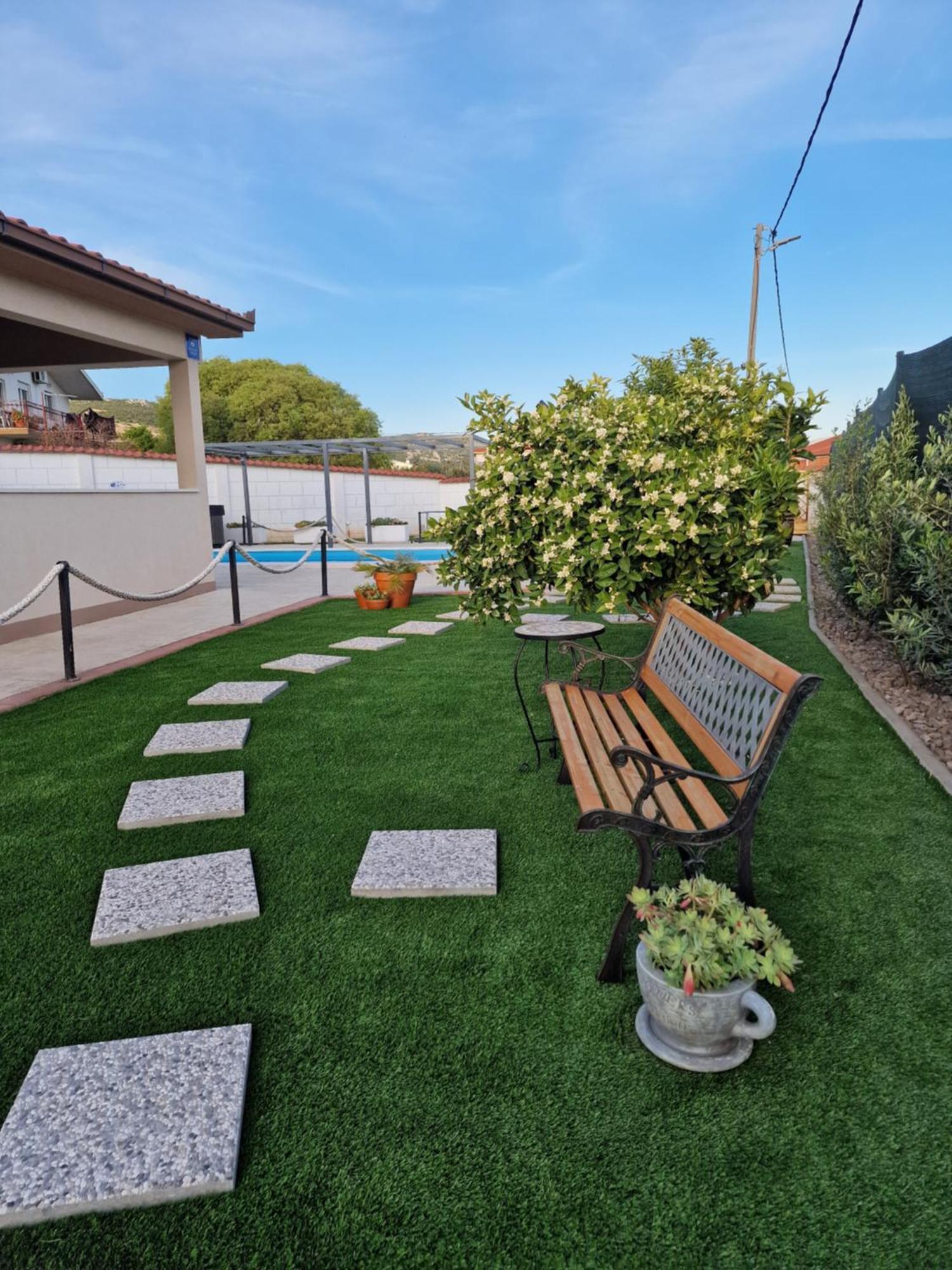 Beautiful Holiday Home "Villa Luka" Kaštel Štafilić Esterno foto