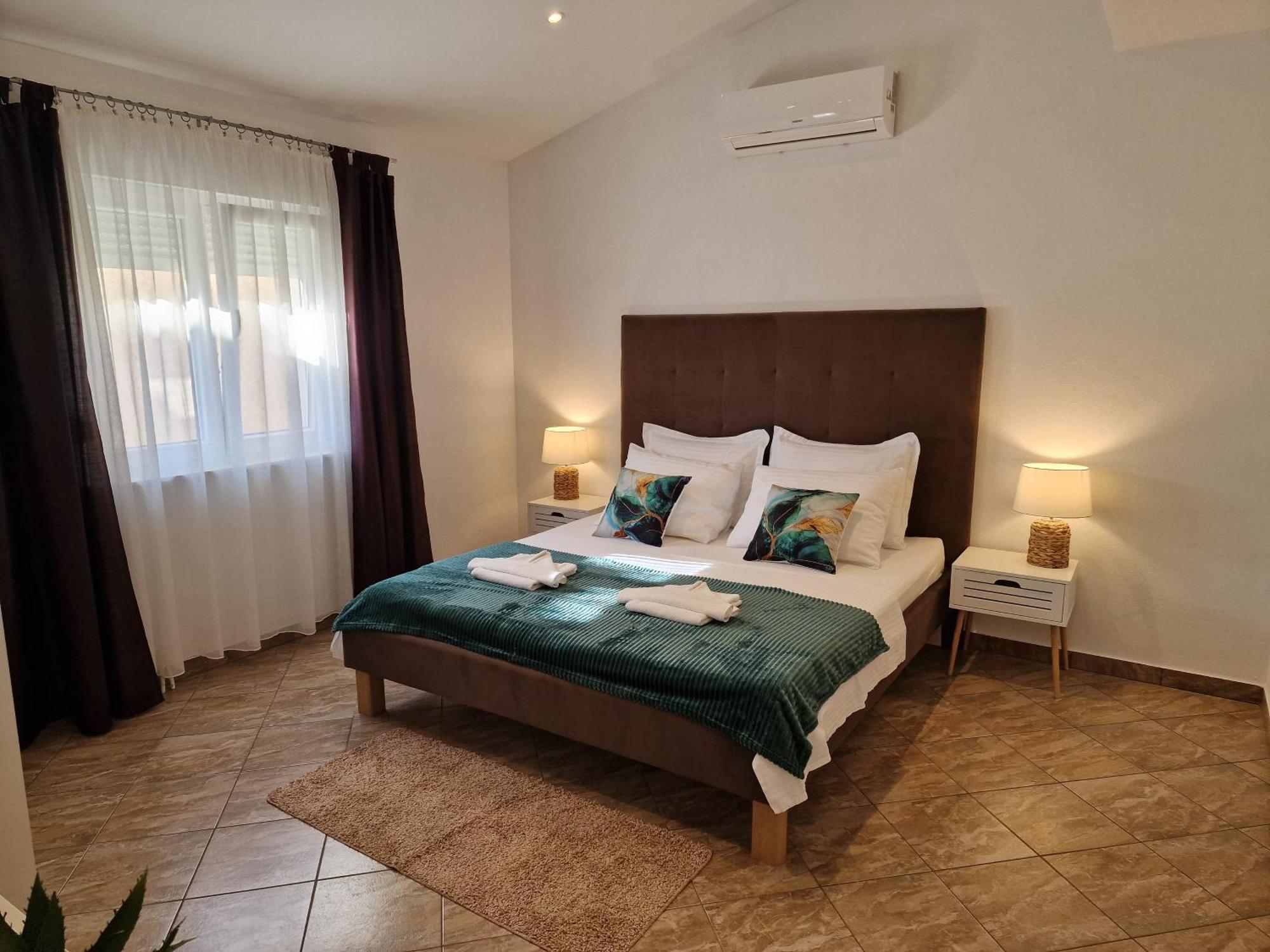 Beautiful Holiday Home "Villa Luka" Kaštel Štafilić Esterno foto