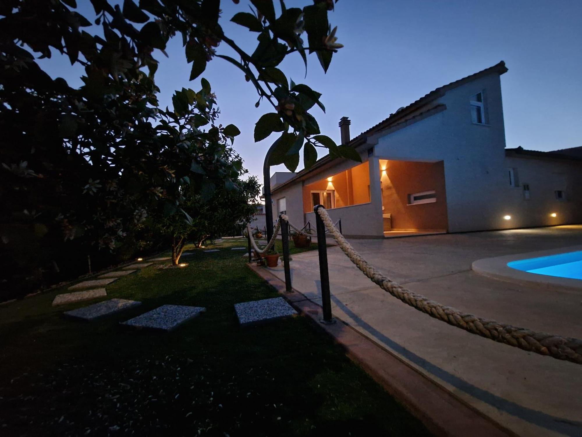 Beautiful Holiday Home "Villa Luka" Kaštel Štafilić Esterno foto